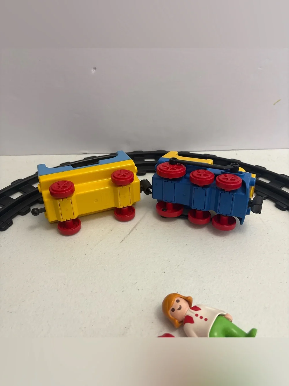Vintage 1990 Playmobil Train Engine & Passenger Car Circle Tracks 2 Figures